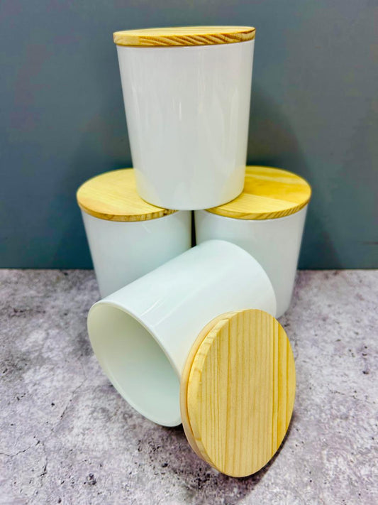 Vaso de vidrio blanco con tapa madera