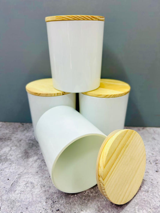 Vaso de vidrio blanco con tapa madera
