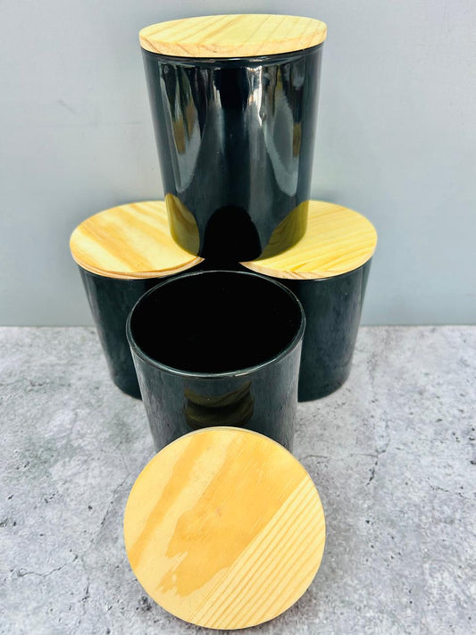 Vaso de vidrio negro con tapa de madera
