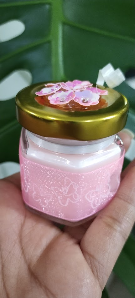 Envase de vidrio hexagonal con tapa metálica